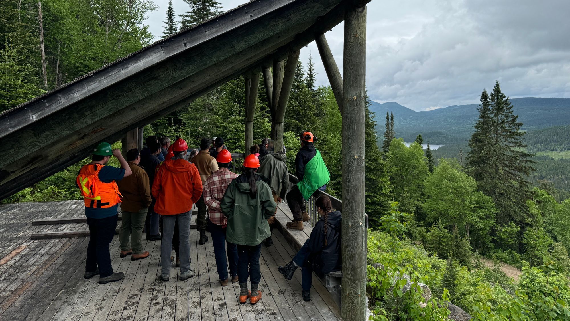 Un groupe au belvédère de la Forêt Montmorency