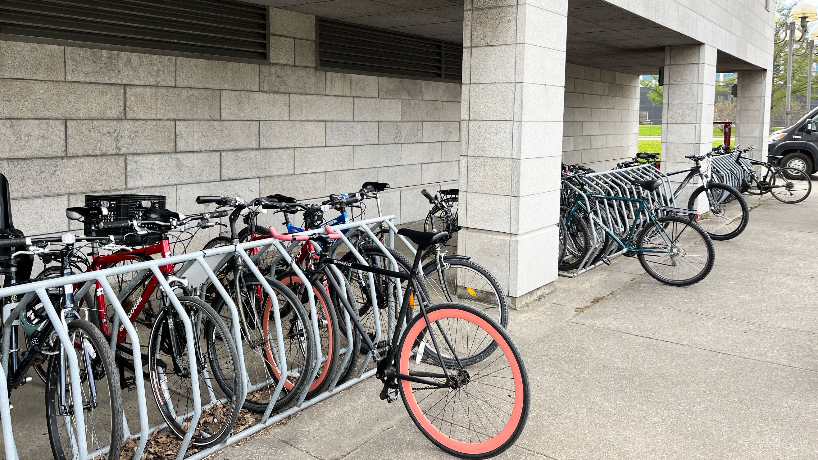 Vélos dans un rack