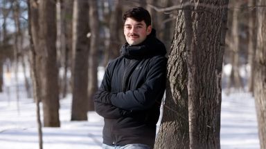 Le doctorant Sébastien Dumont étudie la vulnérabilité des arbres à des événements climatiques extrêmes