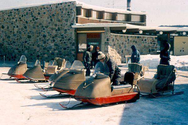Quatre motoneiges des années 60 à la Forêt Montmorency