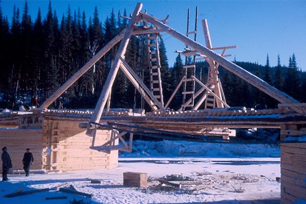 Construction du pont de la Forêt Montmorency.