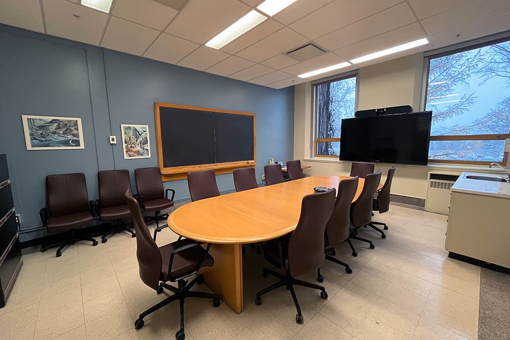 Salle de réunion du pavillon Abitibi-Price Salle de réunion du pavillon Abitibi-Price