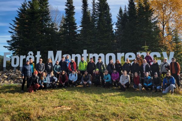 Un groupe visite la Forêt Montmorency