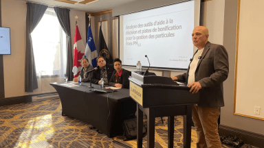 Éric Bauce au lutrin